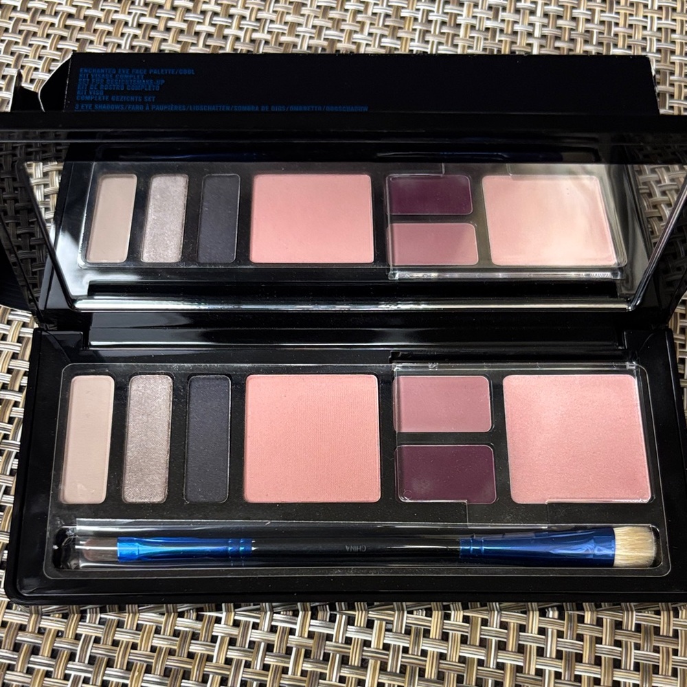 MAC Enchanted Eve Face Palette - Cool - Rare
New